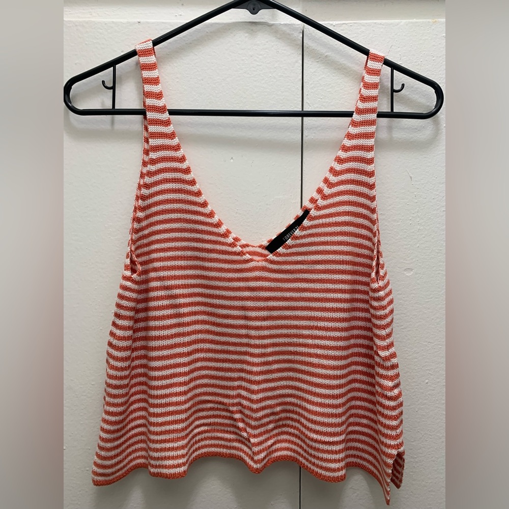 Forever 21 Women’s crochet crop top size: M